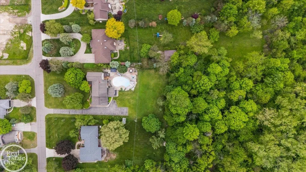 88 Aspinwall Drive Troy City, MI 48098