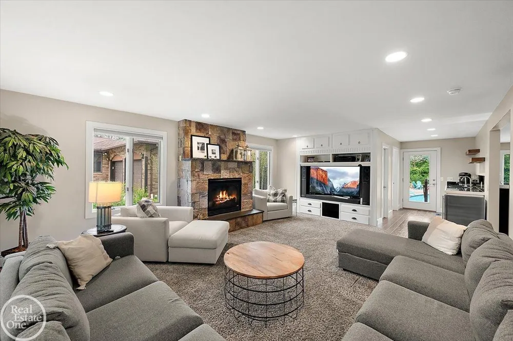 88 Aspinwall Drive Troy City, MI 48098