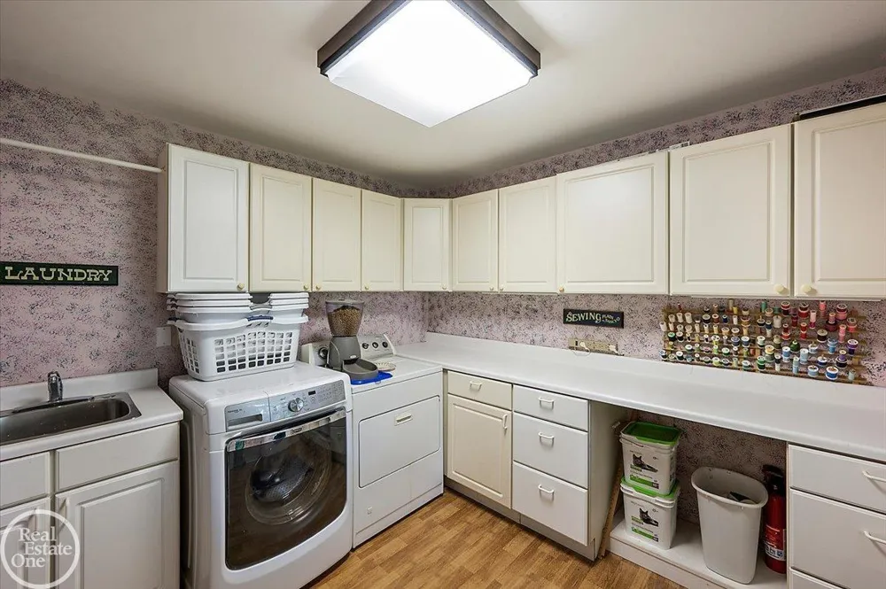 88 Aspinwall Drive Troy City, MI 48098