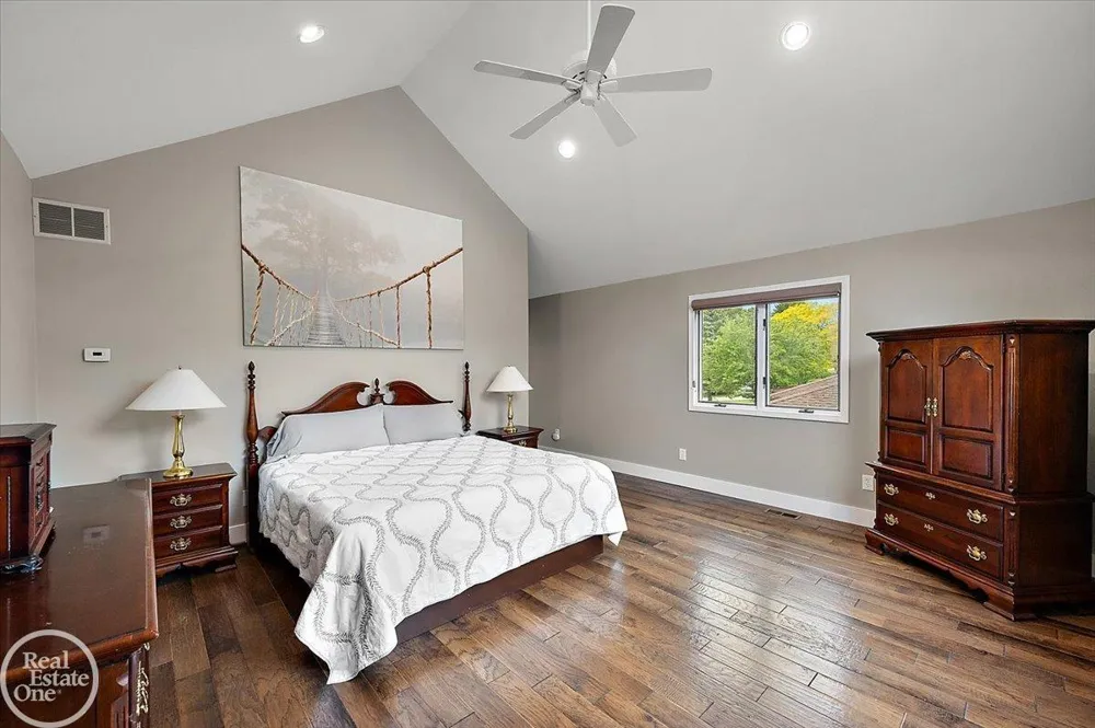 88 Aspinwall Drive Troy City, MI 48098