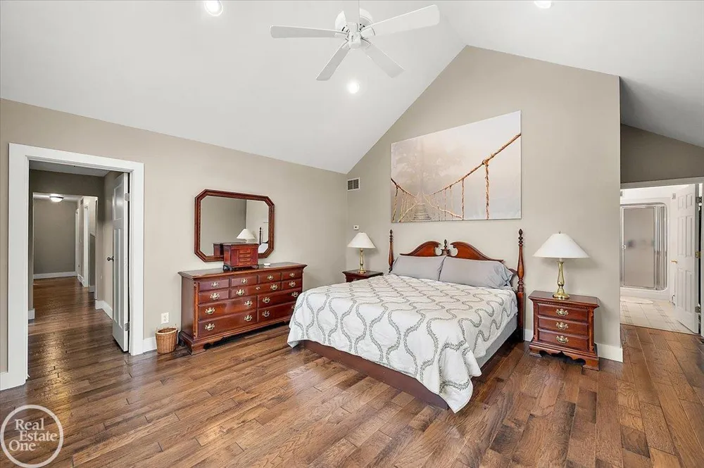88 Aspinwall Drive Troy City, MI 48098