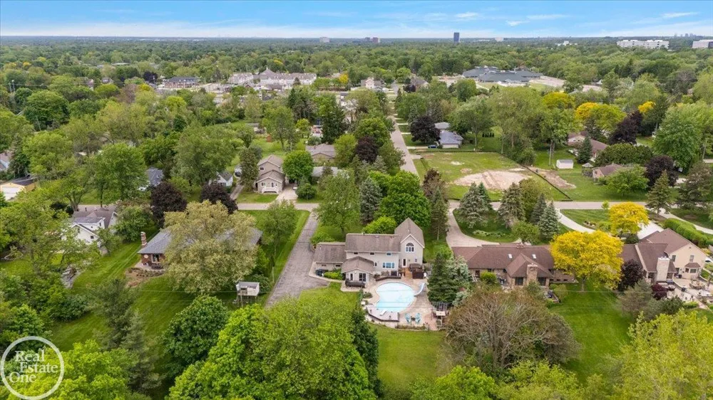 88 Aspinwall Drive Troy City, MI 48098
