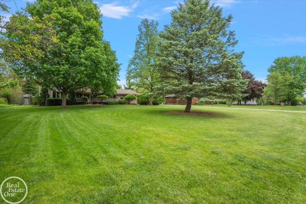 88 Aspinwall Drive Troy City, MI 48098
