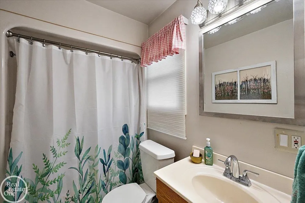 88 Aspinwall Drive Troy City, MI 48098