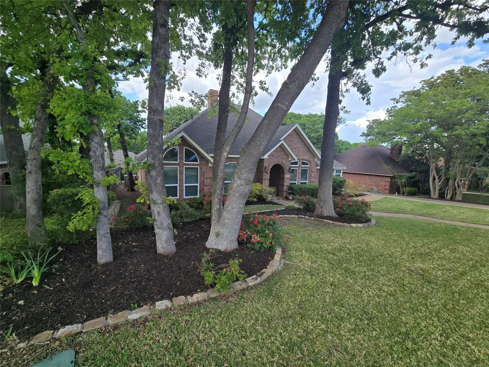 2954 Woodland Hills Drive Grapevine, TX 76051