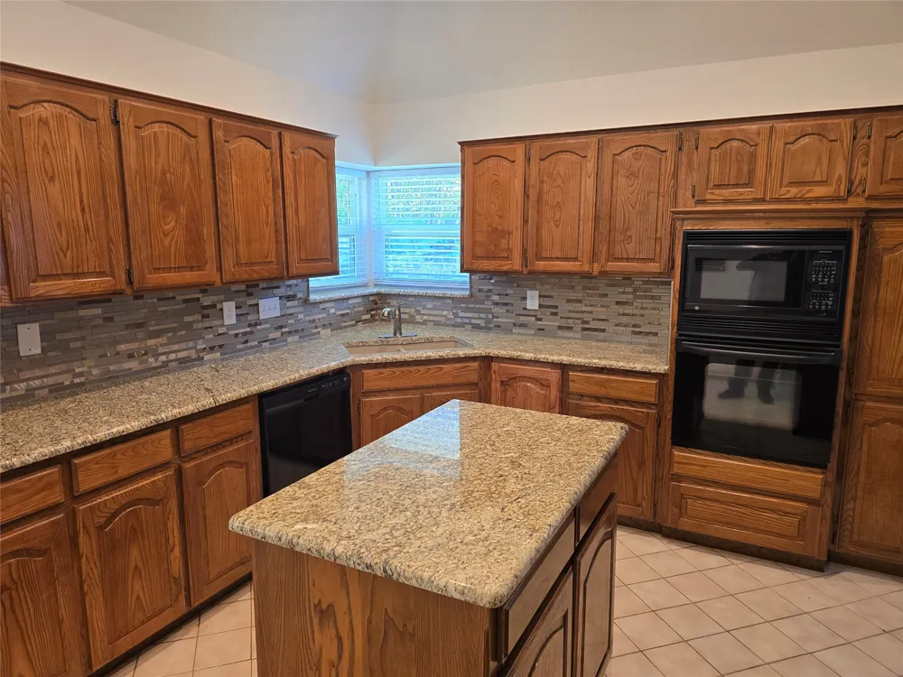 2954 Woodland Hills Drive Grapevine, TX 76051