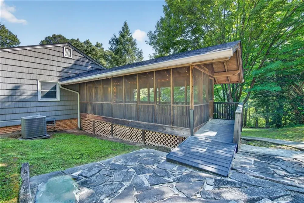 188 Hillendale Drive Toccoa, GA 30577