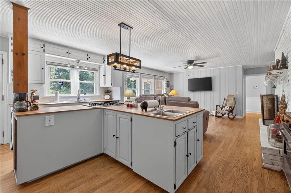 188 Hillendale Drive Toccoa, GA 30577