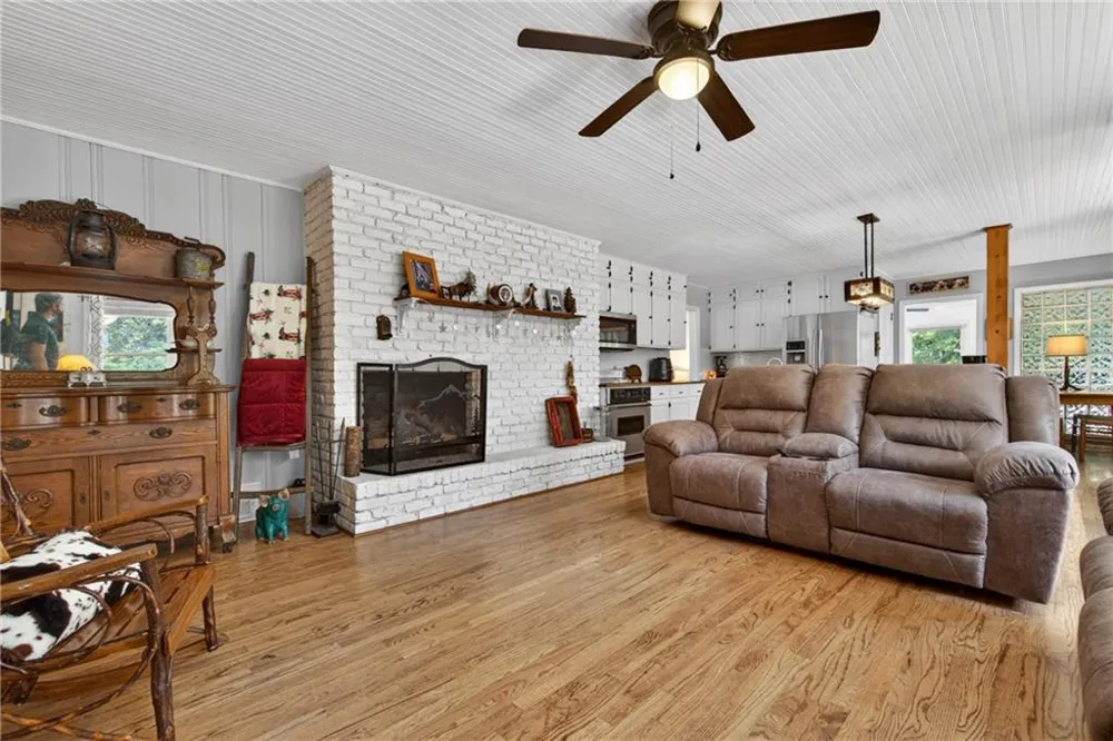 188 Hillendale Drive Toccoa, GA 30577
