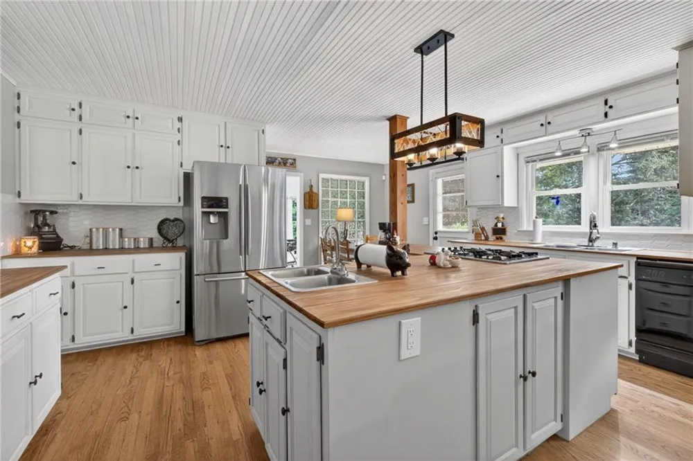 188 Hillendale Drive Toccoa, GA 30577