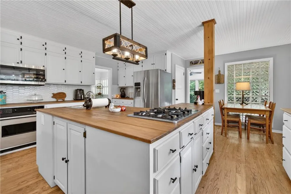 188 Hillendale Drive Toccoa, GA 30577