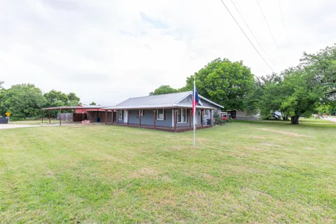 102 Scurry Avenue