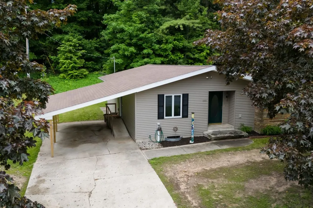 1551 Macksey Road Suttons Bay Township, MI 49682