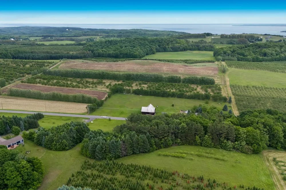 1551 Macksey Road Suttons Bay Township, MI 49682