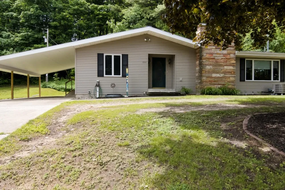 1551 Macksey Road Suttons Bay Township, MI 49682