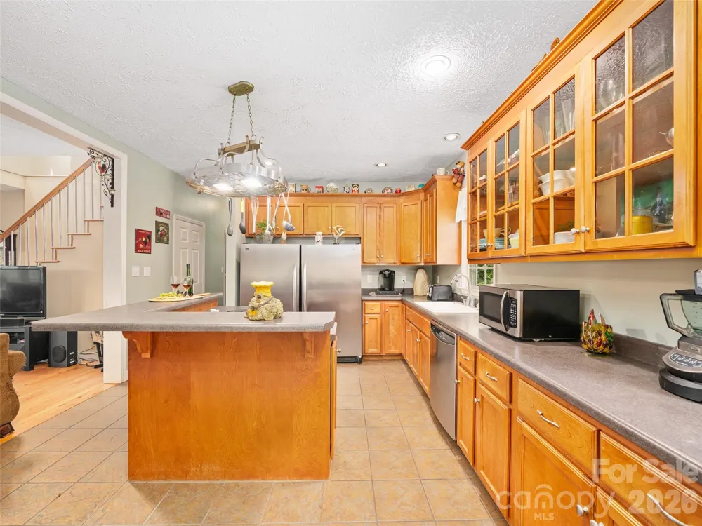 2216 Beans Creek Road Bakersville, NC 28705