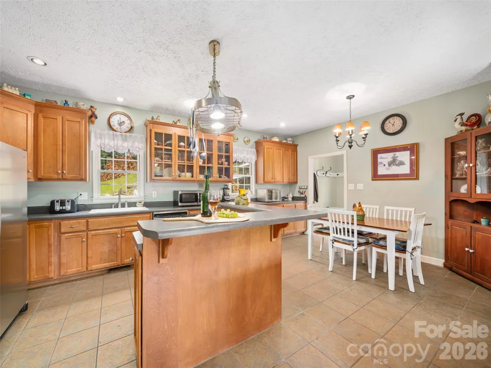 2216 Beans Creek Road Bakersville, NC 28705