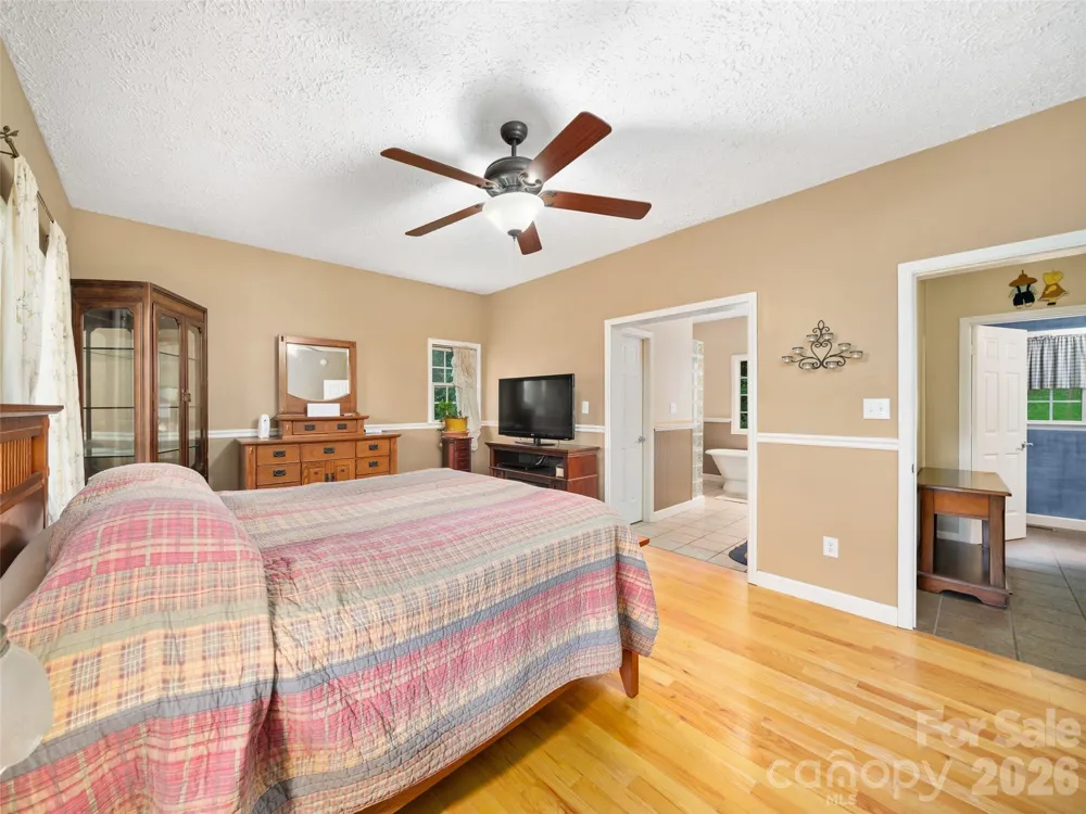 2216 Beans Creek Road Bakersville, NC 28705
