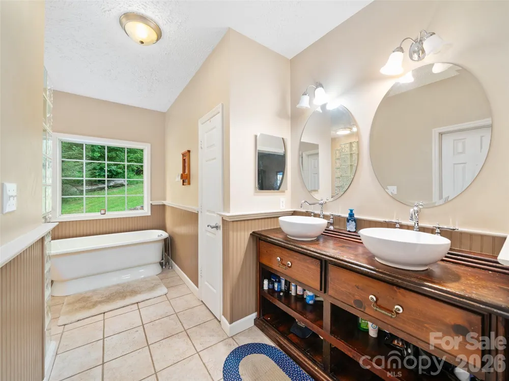 2216 Beans Creek Road Bakersville, NC 28705