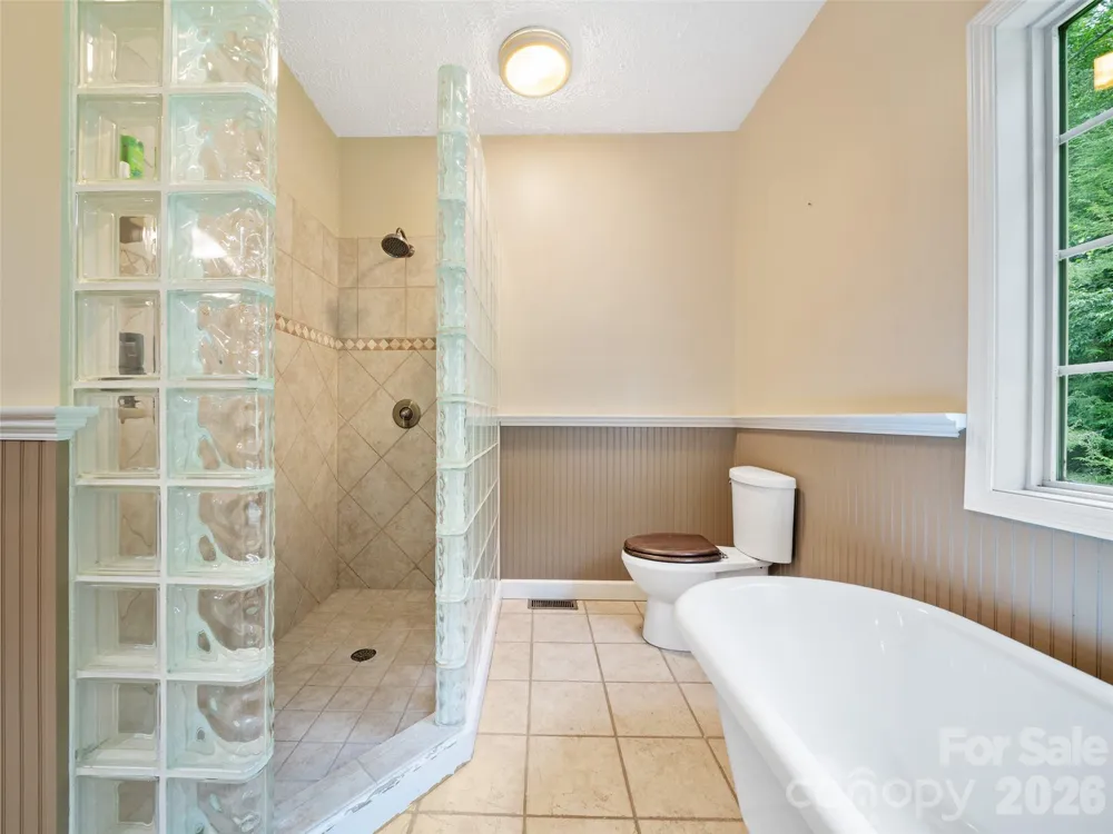 2216 Beans Creek Road Bakersville, NC 28705
