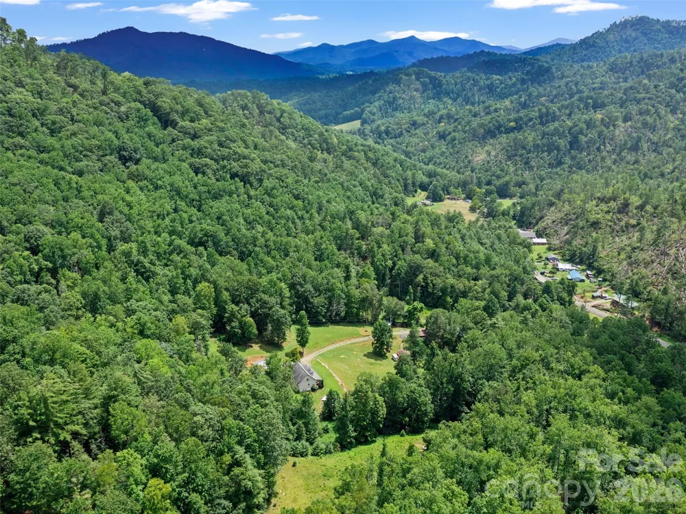 2216 Beans Creek Road Bakersville, NC 28705