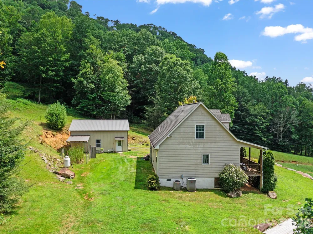 2216 Beans Creek Road Bakersville, NC 28705