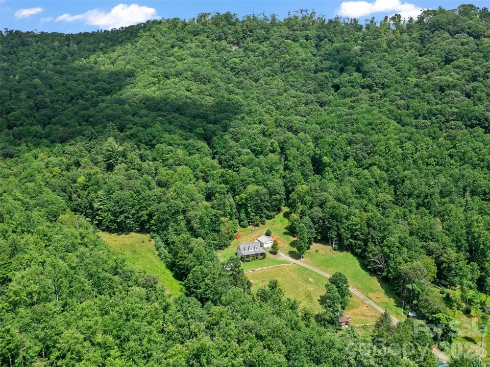 2216 Beans Creek Road Bakersville, NC 28705