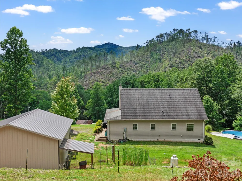 2216 Beans Creek Road Bakersville, NC 28705