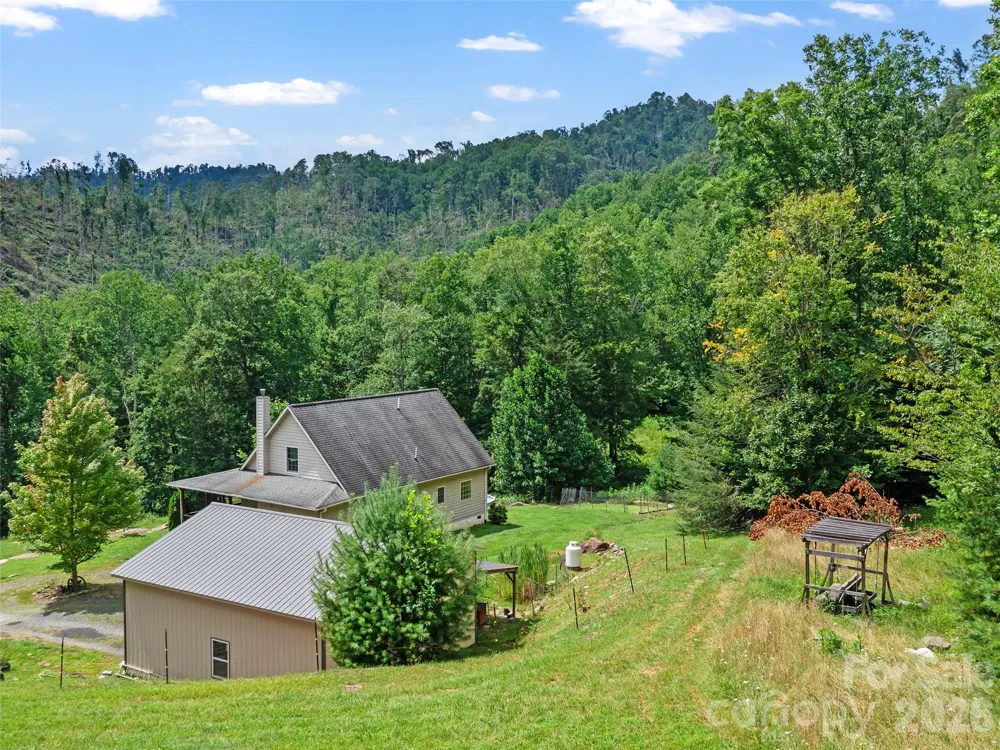 2216 Beans Creek Road Bakersville, NC 28705