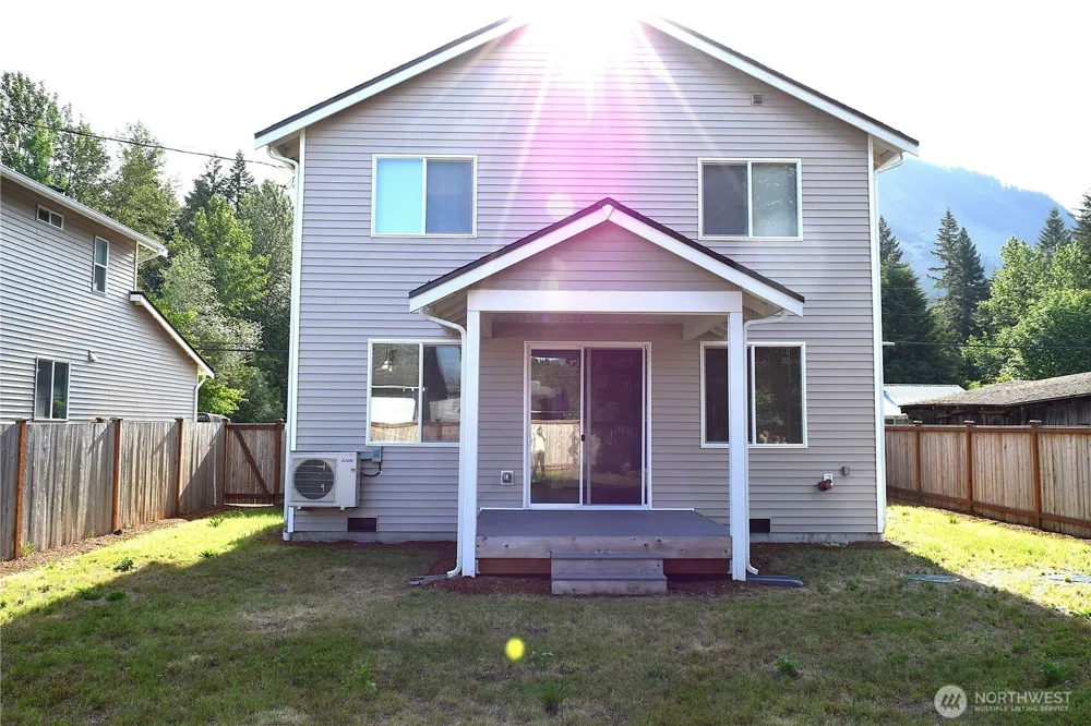 1055 Montague Avenue Darrington, WA 98241