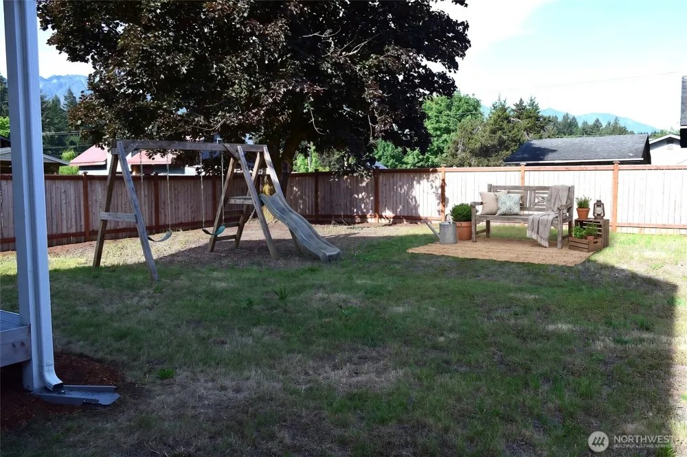 1055 Montague Avenue Darrington, WA 98241