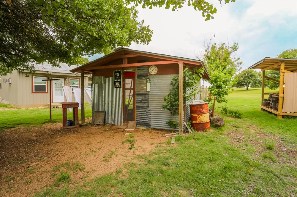 1166 County Road 403 Comanche, TX 76442