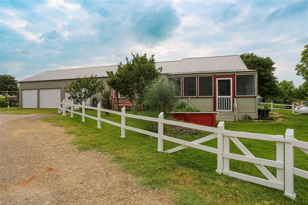 1166 County Road 403 Comanche, TX 76442