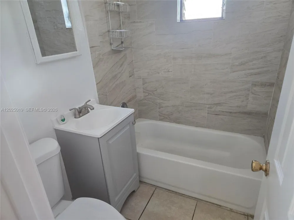 408 NW 8th St #408 Hallandale Beach, FL 33009