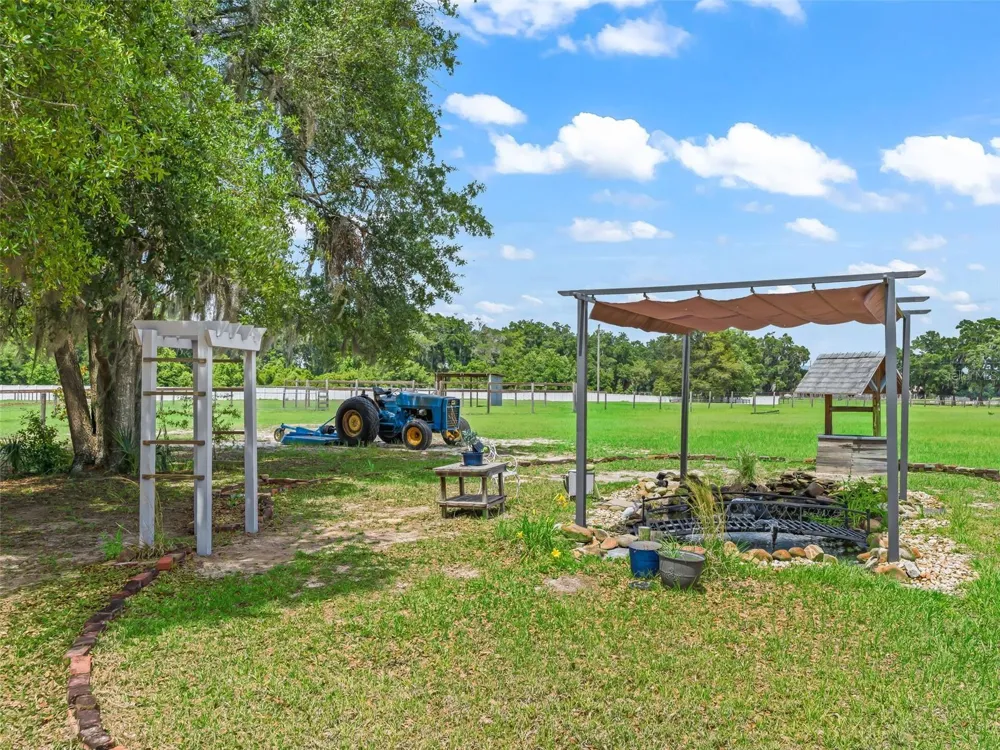967 E HIGHWAY 316 Citra, FL 32113