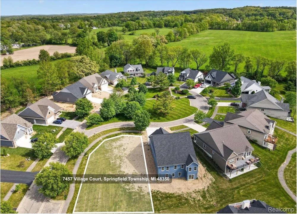 7457 Village Court Springfield Charter Township, MI 48350