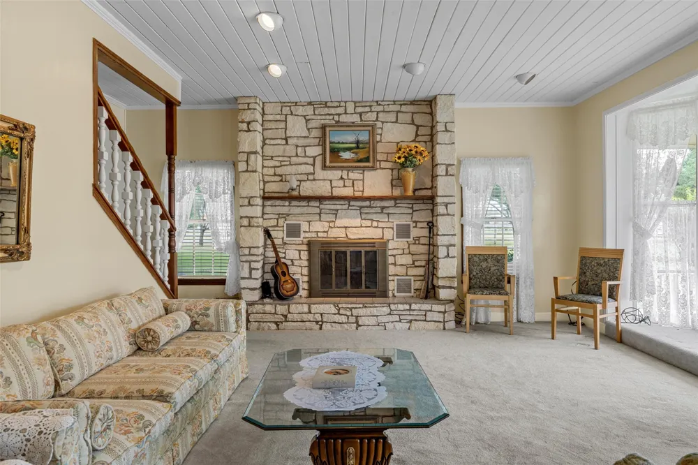 803 S Stallworth Rosebud, TX 76570