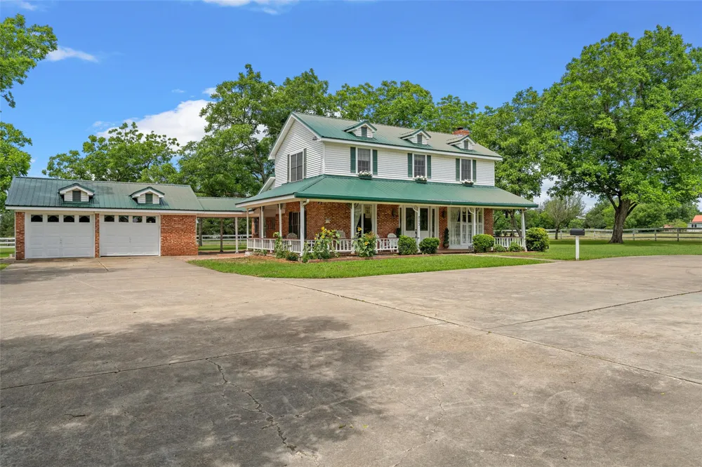 803 S Stallworth Rosebud, TX 76570