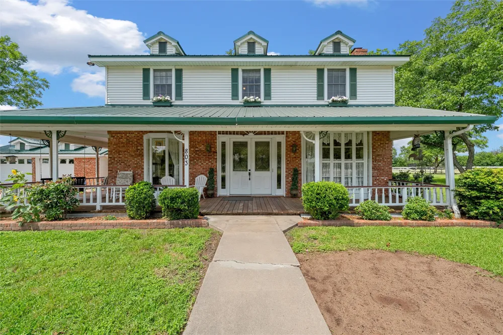 803 S Stallworth Rosebud, TX 76570