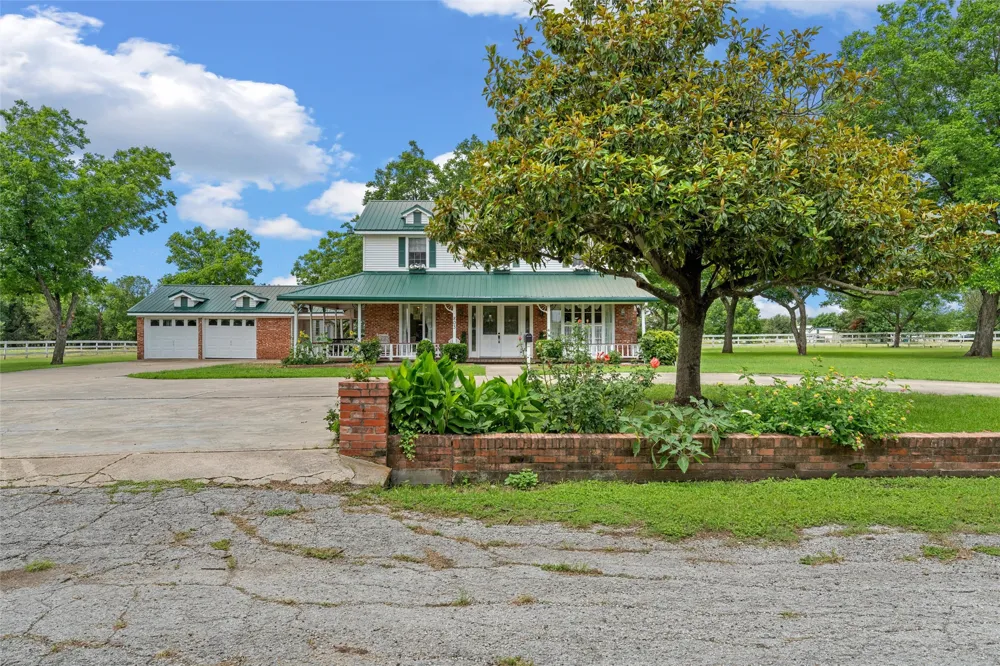803 S Stallworth Rosebud, TX 76570