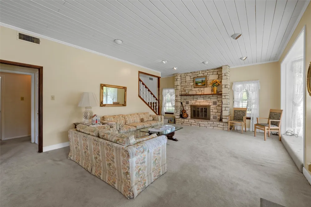 803 S Stallworth Rosebud, TX 76570