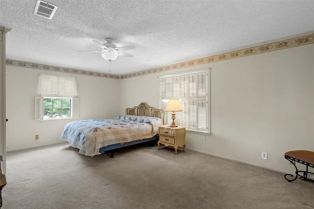 803 S Stallworth Rosebud, TX 76570