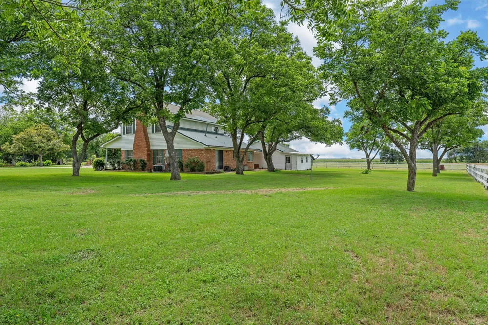 803 S Stallworth Rosebud, TX 76570
