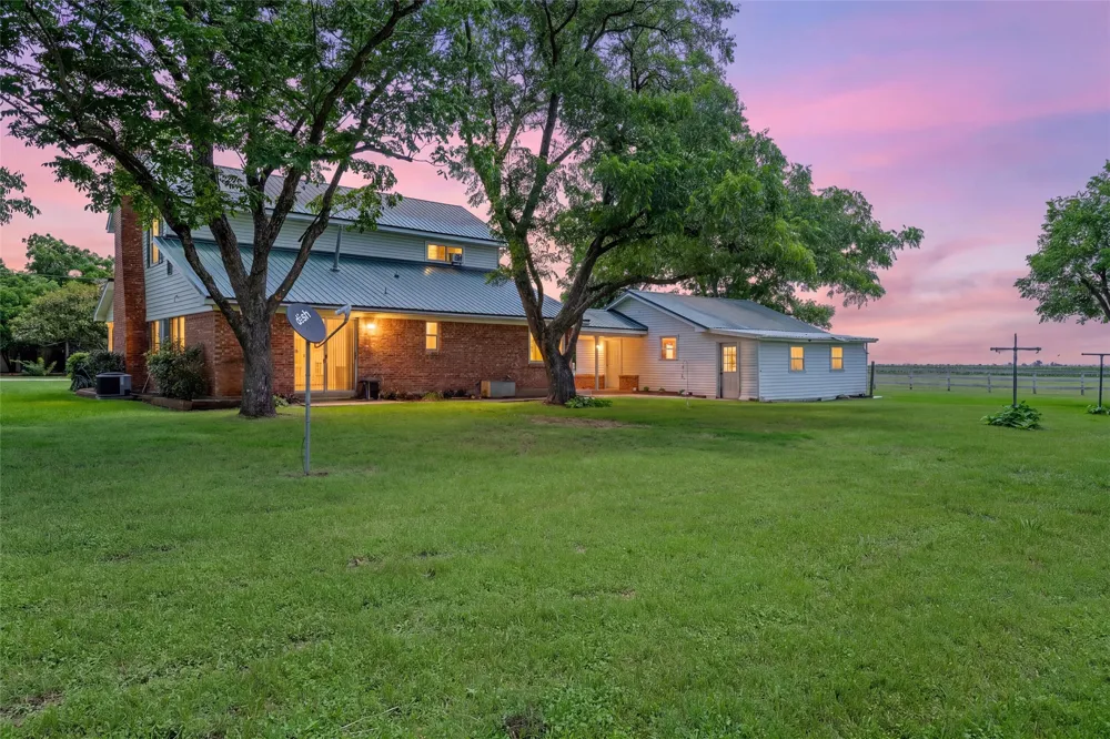 803 S Stallworth Rosebud, TX 76570