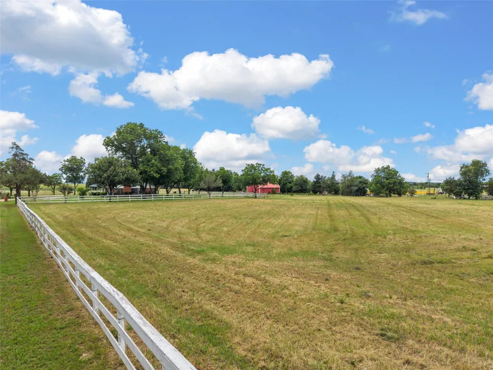 803 S Stallworth Rosebud, TX 76570
