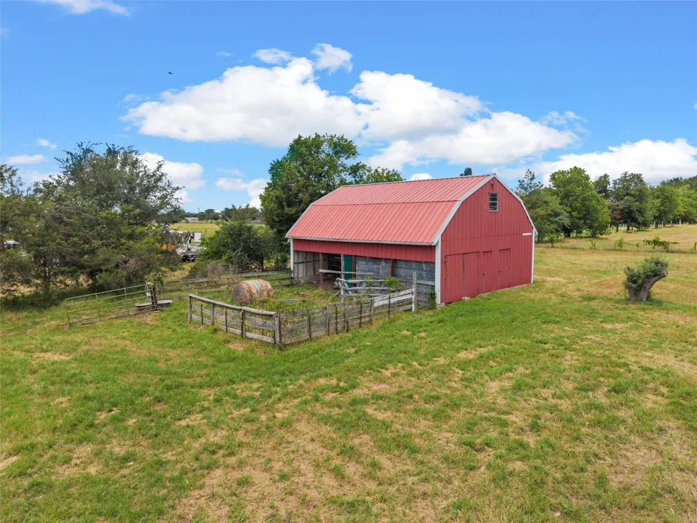 803 S Stallworth Rosebud, TX 76570