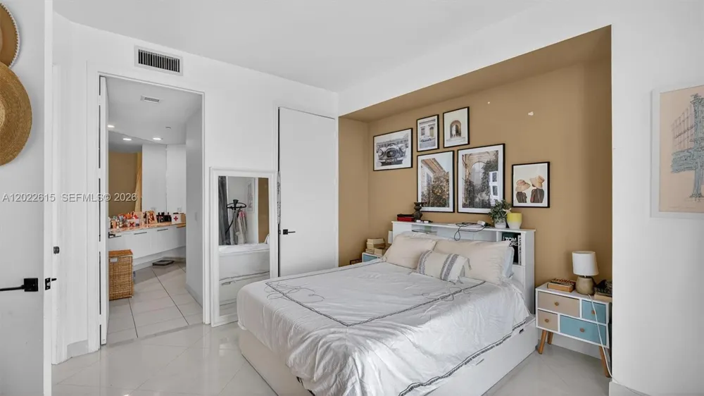 500 Brickell Ave #4102 Miami, FL 33131