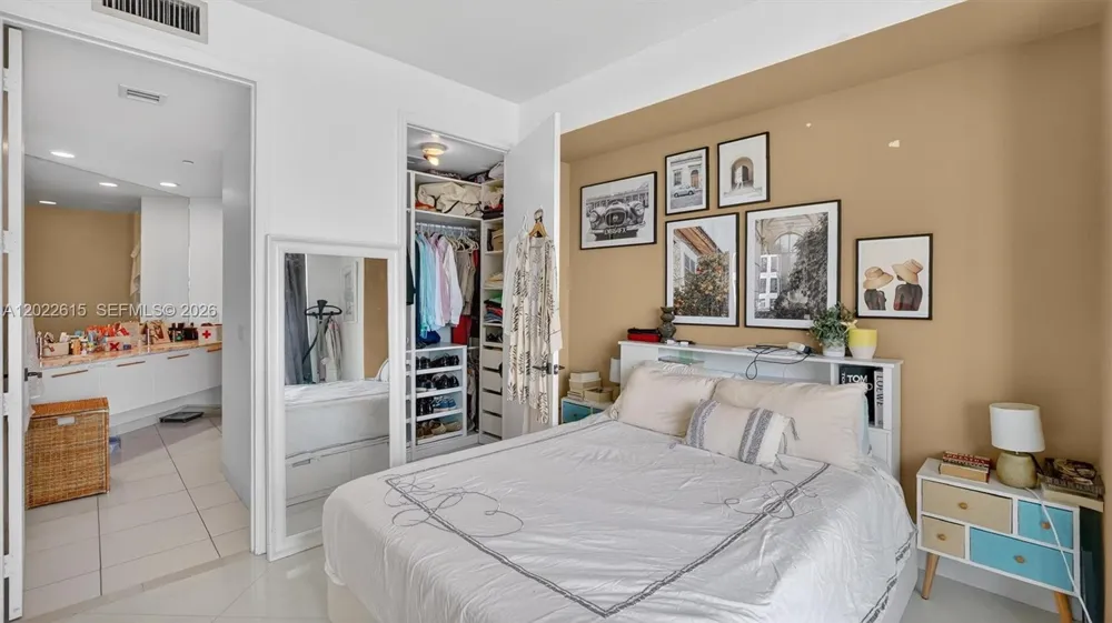 500 Brickell Ave #4102 Miami, FL 33131