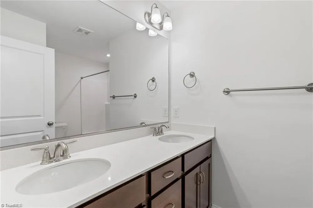 1675 Ashmead Lane Clemmons, NC 27012