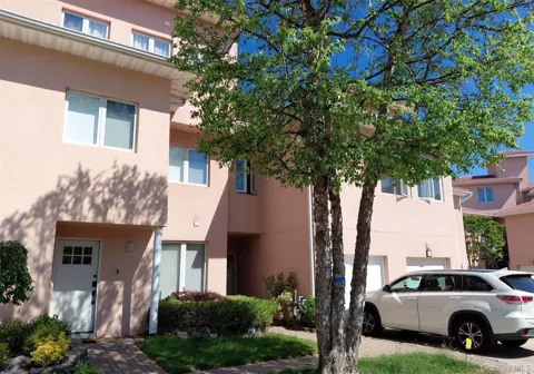 57 Harbour Court
